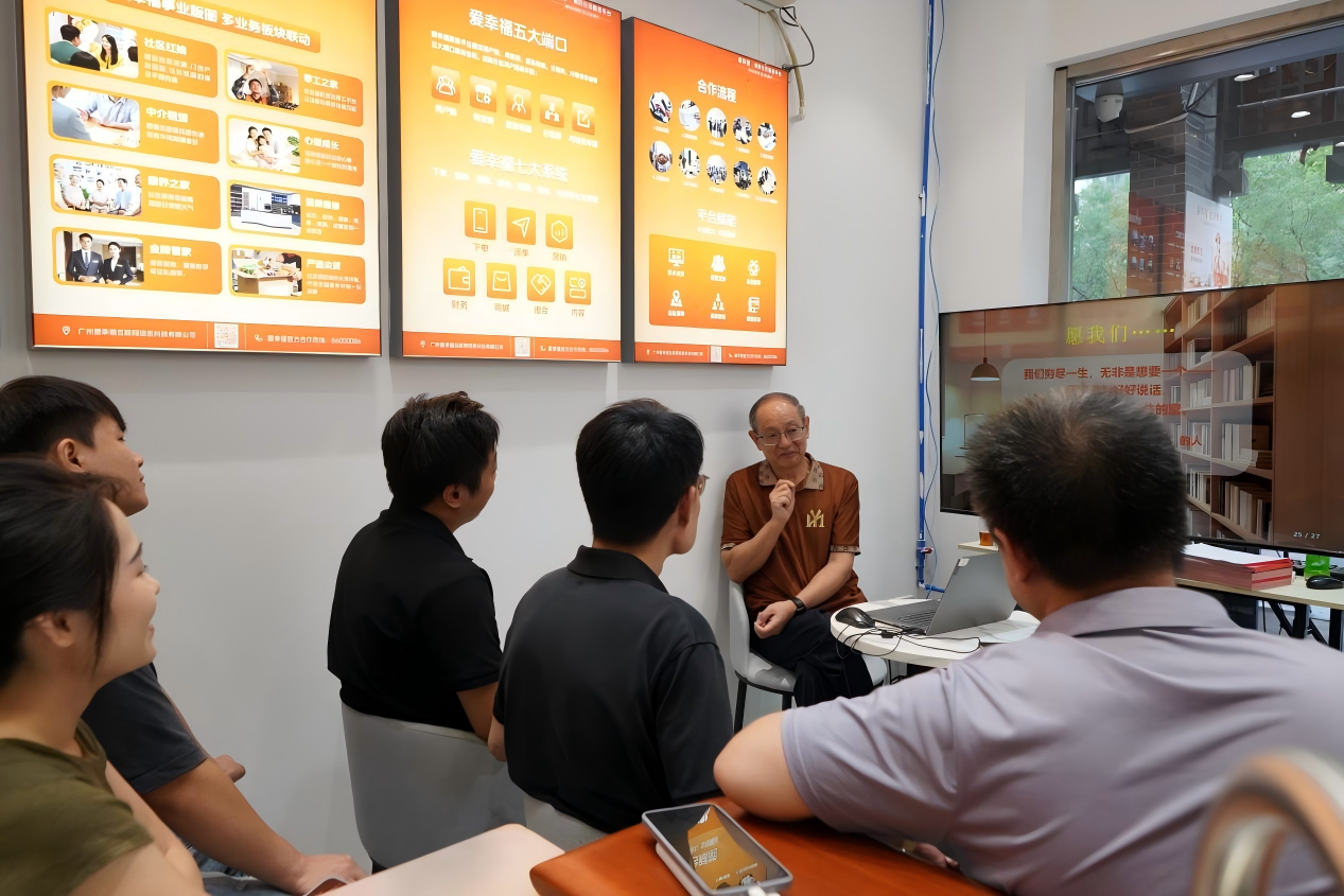 新京报 - 爱幸福社区公益讲座《幸福家庭怎样好好说话？》10月15日开讲，广心协会会长李幸民教授主讲