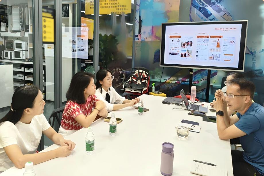 新浪网 - 白云区妇联、广州市心理咨询师协会莅临爱幸福指导，共绘社区幸福